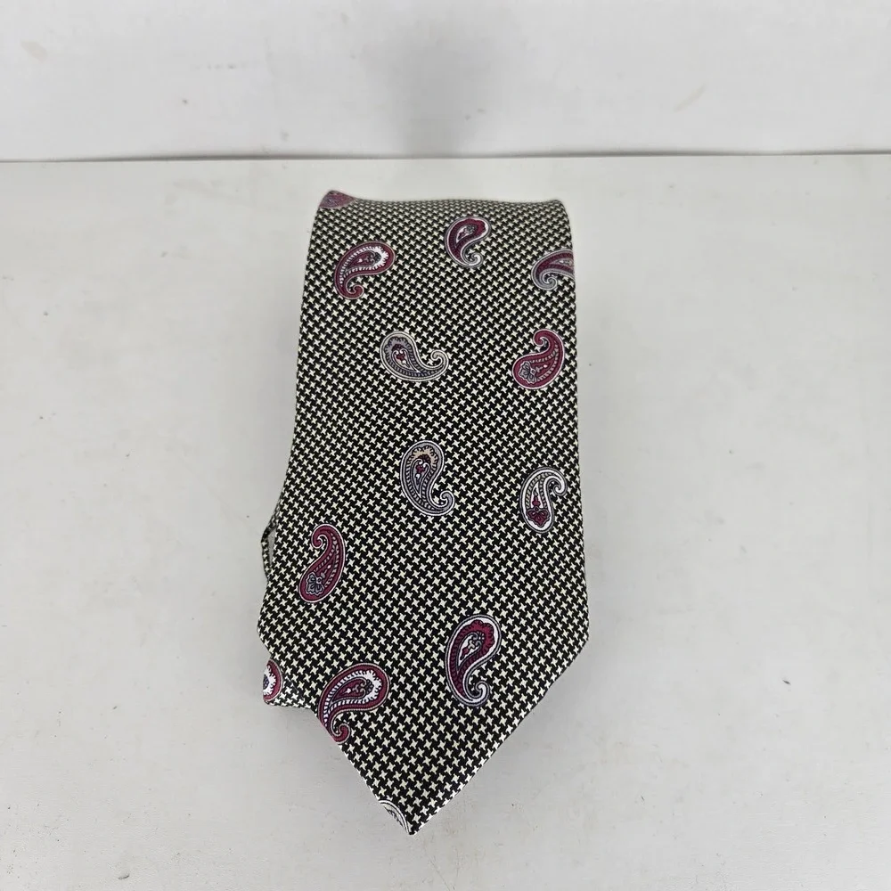 Christian Dior Beautiful All Silk Paisley Neck Tie Gray Purple Pink‎ Woven Italy